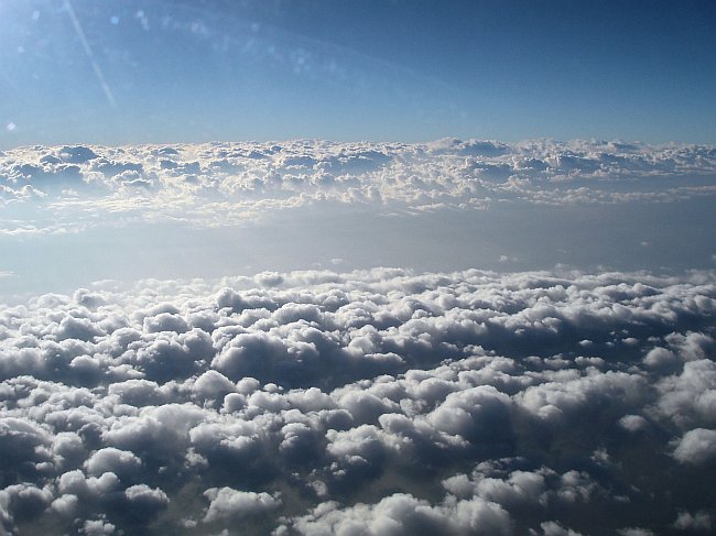 http://www.thevital.net/udo/Japan2007/HNDUKBHND/NH411.clouds.jpg
