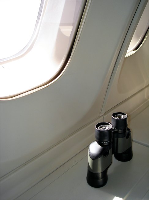 http://www.thevital.net/udo/Japan2007/NGOOKAFUK/JL3251.binoculars.jpg