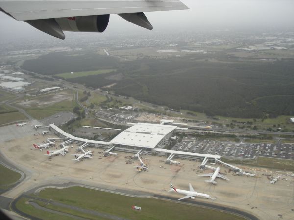 http://www.thevital.net/udo/bne-syd-bne/QF176.takeoff2.jpg