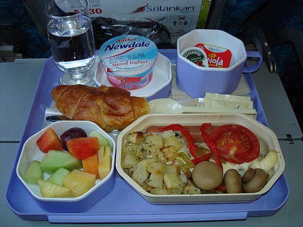 http://www.thevital.net/udo/fra-cmb-bkk-cmb-fra/UL422.breakfast.jpg