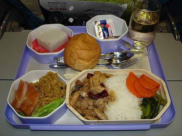 http://www.thevital.net/udo/fra-cmb-bkk-cmb-fra/UL423.dinner.jpg