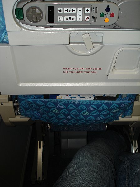 http://www.thevital.net/udo/fra-cmb-bkk-cmb-fra/UL423.legroom.jpg