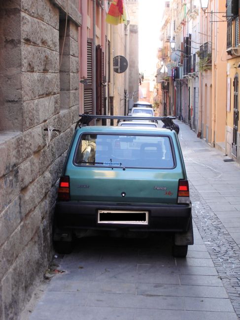 http://www.thevital.net/udo/sardinia2008/CAGparkingskills.jpg